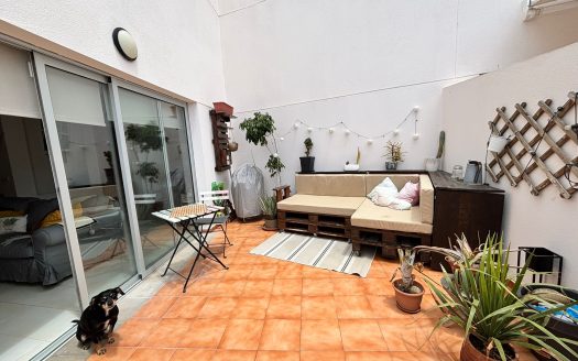 Piso bajo con terraza de 20 m2 vistas al mar en Guia de Isora