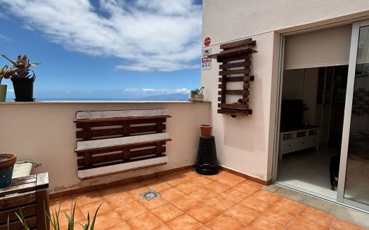 Piso bajo con terraza de 20 m2 vistas al mar en Guia de Isora