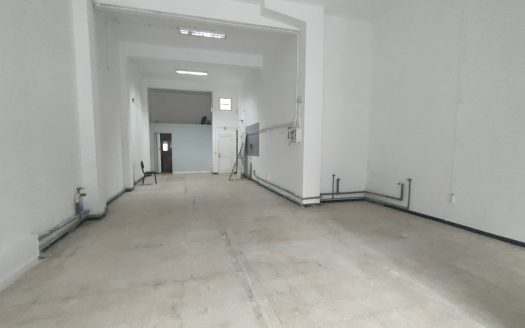 Local en venta junto el mercado apto para cambio de uso a vivienda